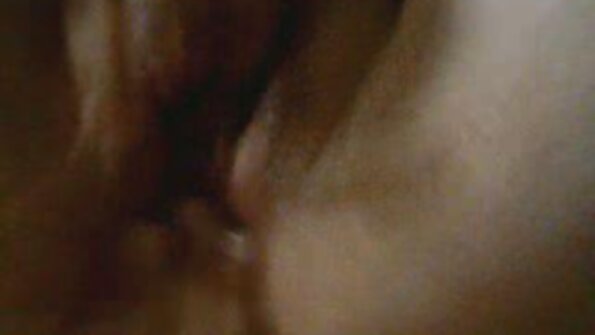 అనివార్యంగా చిన్న పిల్ల ఎల్సా జీన్ నిప్పులు చెరిగారు