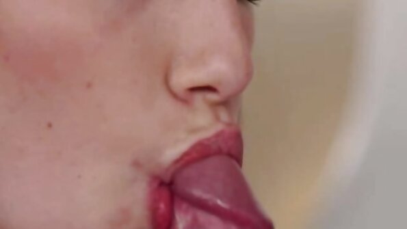 మేడ్లిన్ మన్రో నల్లగా ఉంటాడు మరియు అతని BBC అద్భుతంగా అనిపిస్తుంది