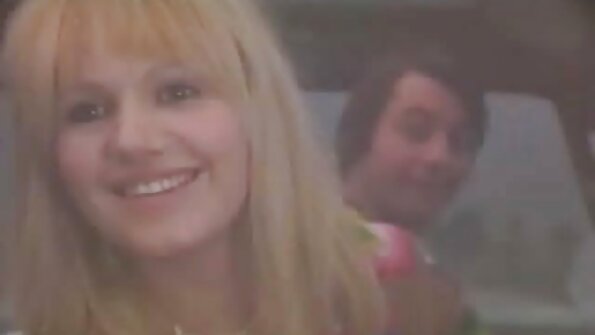 రష్యా నుండి MILF అమెరికాలో అడుగుపెట్టింది