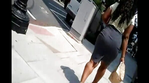 తీరని కొమ్ముల టీనేజ్ ఆమె లింట్ రోలర్ని ఫక్ చేసింది