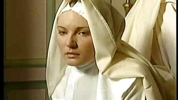 తెల్లవారుజామున పార్టీ నల్లజాతి వ్యక్తి తనకు బోన్లు వేసే విధానం దివాకు నచ్చింది