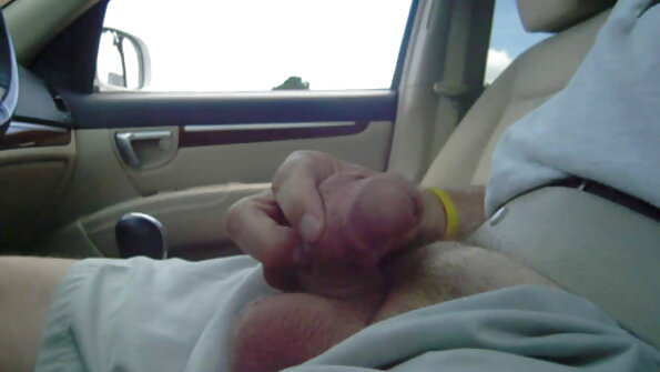 గొంజో వీడియో లాటినాను చిత్రీకరిస్తుంది, అది ఆమె గాడిదను బాగా వేలితో పొడుస్తుంది