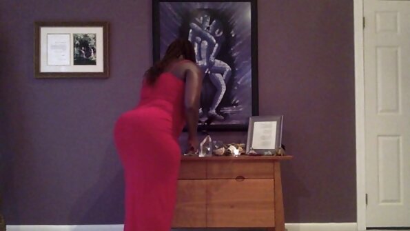 జోన్నీ డార్కో కియన్నా డియోర్ యొక్క బూబీలను ప్రేమిస్తాడు మరియు ఆమెను పీల్చేలా చేస్తాడు