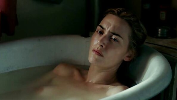 నాన్-స్టాప్ నెయిల్ చేయడానికి ముందు వ్యక్తి ఆసియాను బట్టలు విప్పినప్పుడు డిక్ కష్టపడతాడు