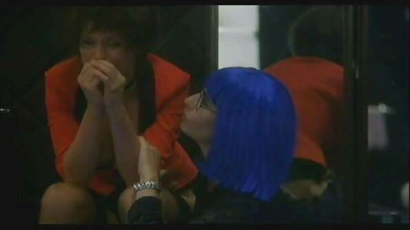 ఆసక్తిగల ఆసన వేశ్య నోటి బ్లోజాబ్కు రుచికరమైన గాడిదను ఇస్తుంది