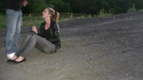 ఫ్లెక్సిబుల్ యువతి అబెల్లా డేంజర్ Jmac యొక్క అద్భుతమైన పెక్కర్పై స్వారీ చేస్తోంది