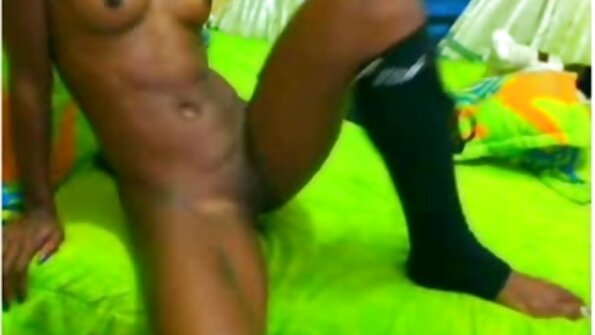 డ్యూడ్స్ కోసం, మంచం మీద అందగత్తె పసికందు డహ్లియా స్కై కొట్టుకుంటుంది