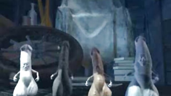 అమ్మాయి విశ్రాంతి తీసుకోబోతుంది కానీ పురుషుడు ఆమె శరీరం కోసం ఇతర ప్రణాళికలను కలిగి ఉన్నాడు