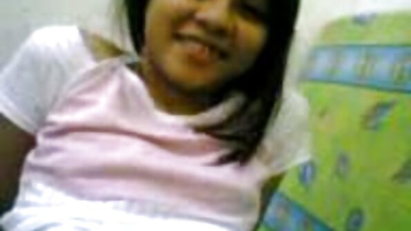 మనిషి తెలివితక్కువవాడు కాదు కాబట్టి అతను సెక్సీ MILF యొక్క రెండు రంధ్రాలను ఫక్ చేస్తాడు