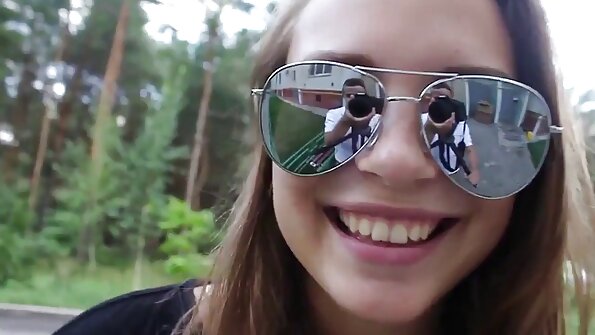 అందమైన బాస్ పని తర్వాత గాజులతో స్వాంకి సెక్రటరీని కలిగి ఉన్నాడు