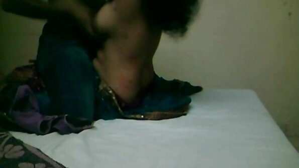 చక్కని బ్లో జాబ్కు ముందు కేంద్ర స్పేడ్ని హార్డ్కోర్ విశ్లేషించడం