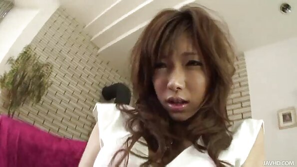 హార్డ్కోర్ అవుట్డోర్లో భారీ నకిలీ టిట్లతో హాట్ స్లట్