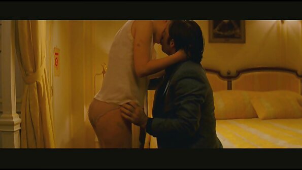 హాట్ టెక్సాన్ పసికందు బ్రిట్నీ బెల్లె తన ట్విట్ సోలో బొమ్మలు వేసింది