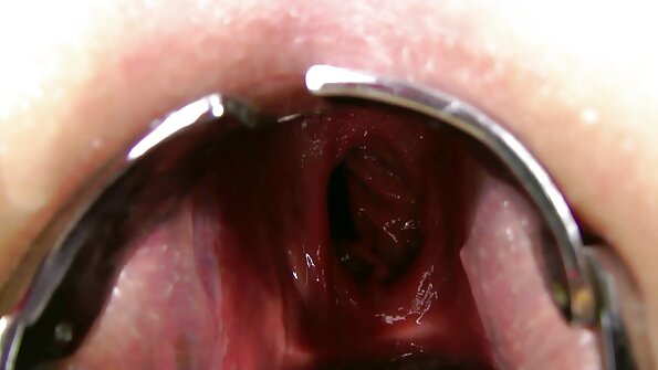 జోర్డి ఎల్ నినో పొల్లా సవతి తల్లి నినా ఎల్లే కోసం కష్టపడి ఆమెను ఇబ్బంది పెట్టాడు