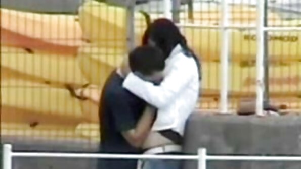 పెద్ద టైటిస్తో ఉన్న లాటినా పొరుగువారి ఫకింగ్ నైపుణ్యాలను తనిఖీ చేస్తుంది