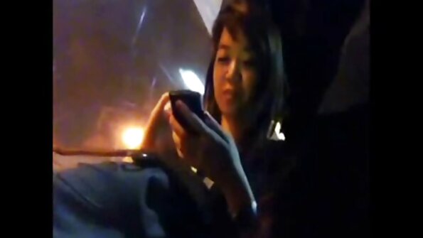 లేజీలు తమ పుస్సీలు మరియు పిరుదులపై స్ట్రాప్-ఆన్ ఉపయోగిస్తున్నాయి