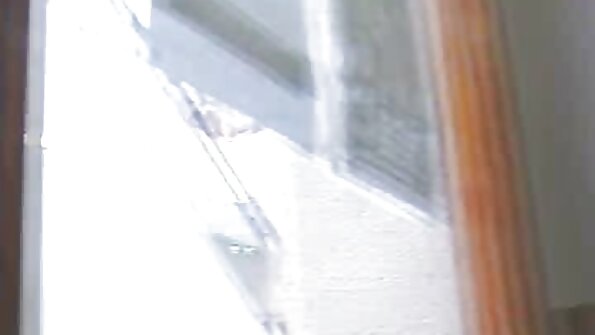 తియ్యని అందగత్తె తన నోటిలో మరియు పుస్సీలో ఒక ఆత్మవిశ్వాసం కలిగి ఉండడాన్ని ప్రేమిస్తుంది